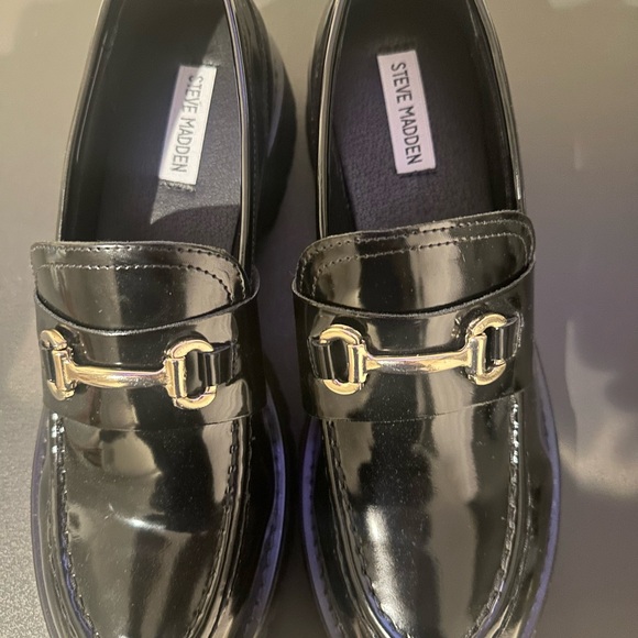 Steve Madden Glossy Black Loafers with Gold Detail - Picture 2 of 9